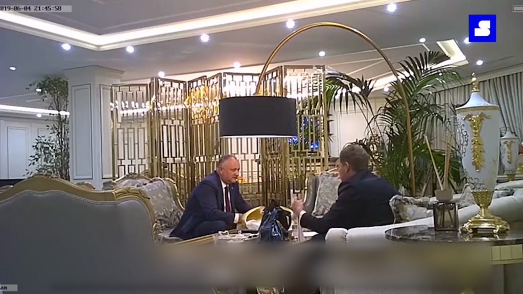 Deputații certați cu legea