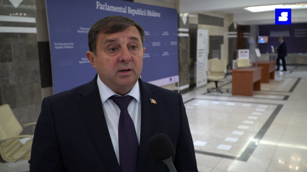 Deputații certați cu legea