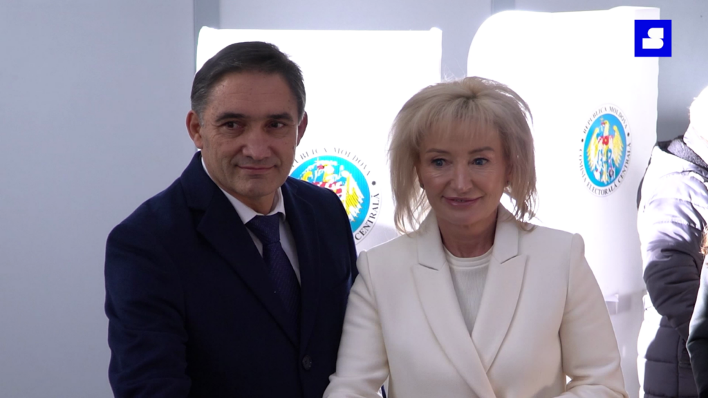 Deputații certați cu legea