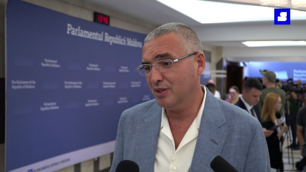 Deputații certați cu legea
